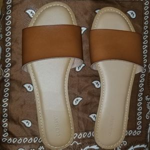 Old Navy sandals size 8